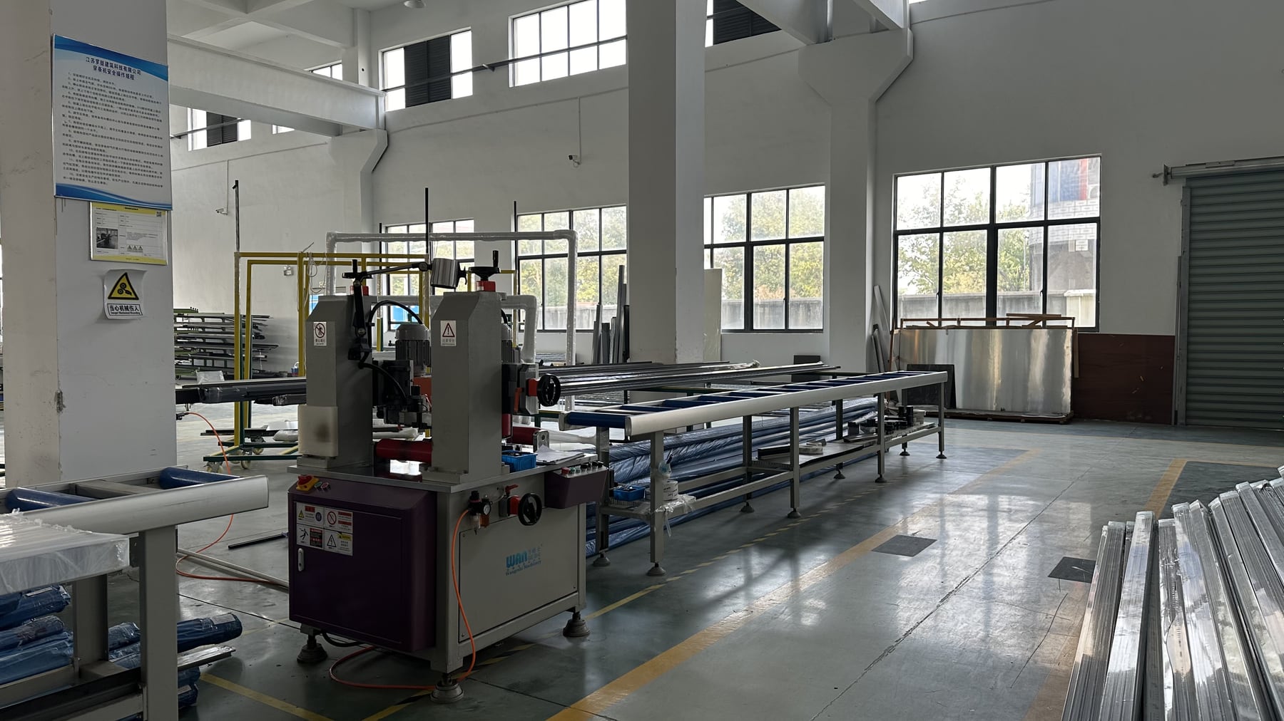 Automated profile processing line inside the ROTIN factory