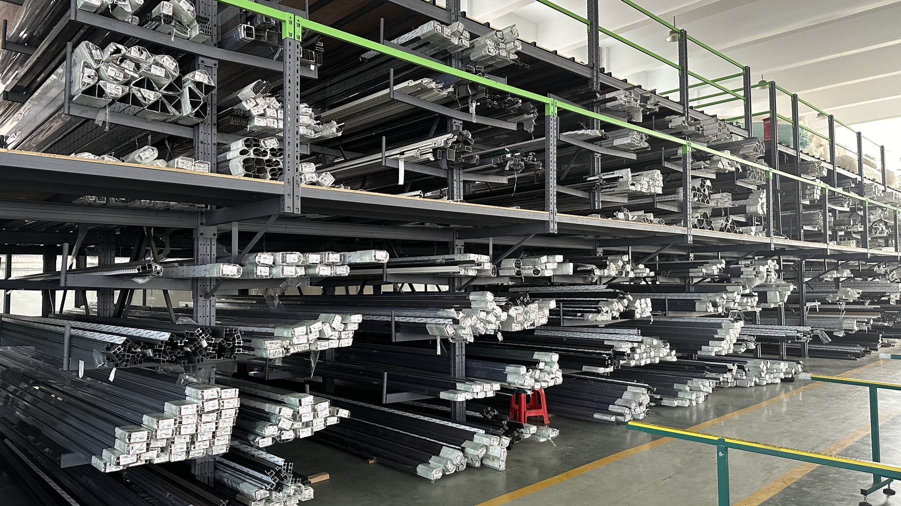 Aluminum profile storage inside the ROTIN factory